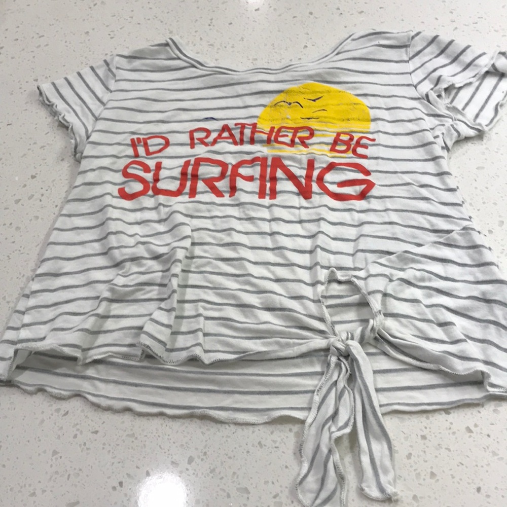 Cropped shirt that’s says I’d rather be surfing